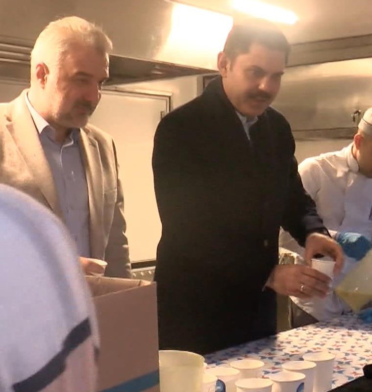 Murat Kurum Eyüpsultan'da çorba dağıttı