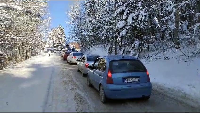 Tatilciler, Abant'ta karın keyfini çıkardı!
