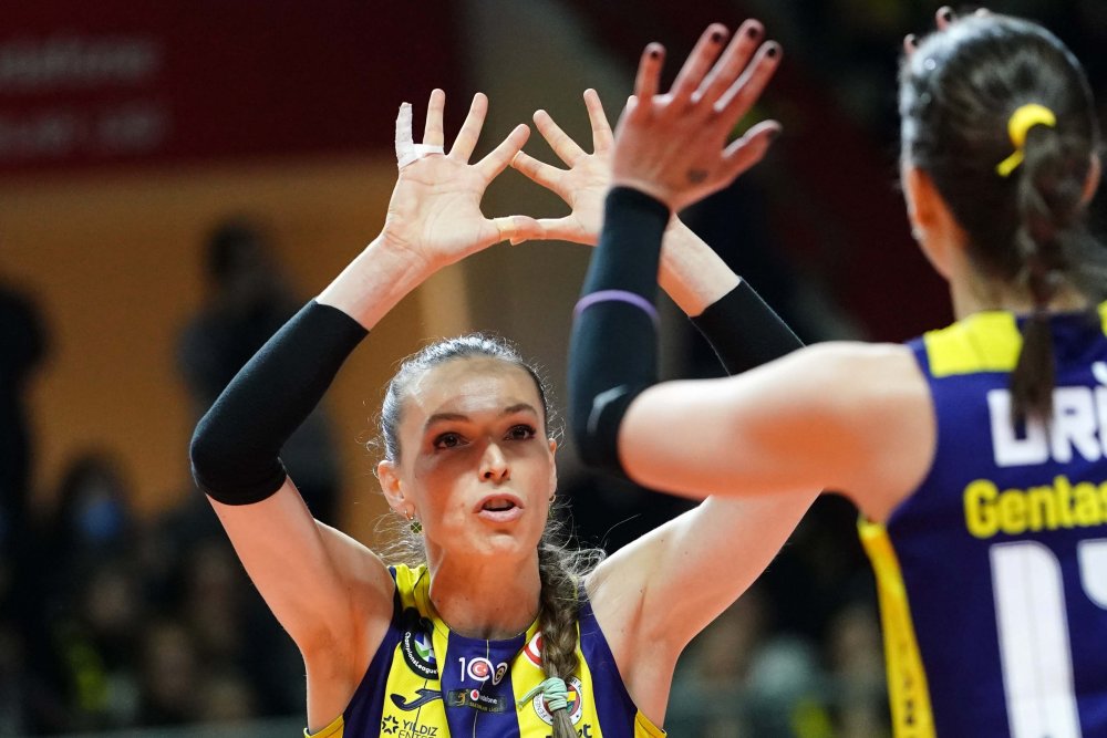Fenerbahçe Opet set vermeden çeyrek finalde!
