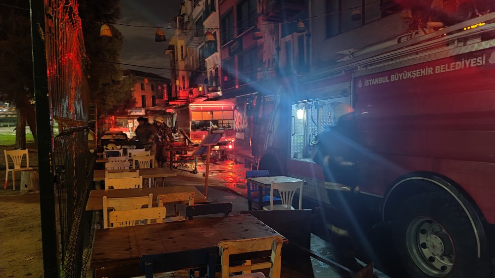 Beyoğlu'ndaki otelde yangın çıktı