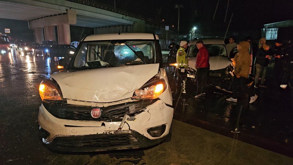 Başakşehir'de zincirleme kaza: 1'i ağır 3 kişi yaralı