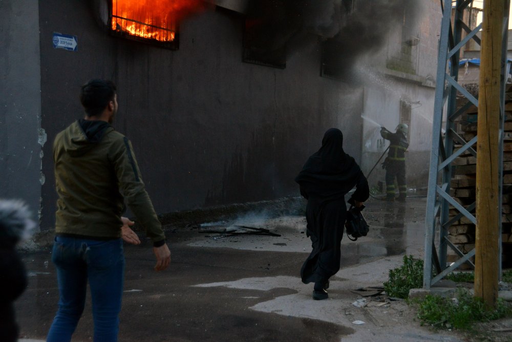 Adana'daki sünger fabrikasında yangın çıktı