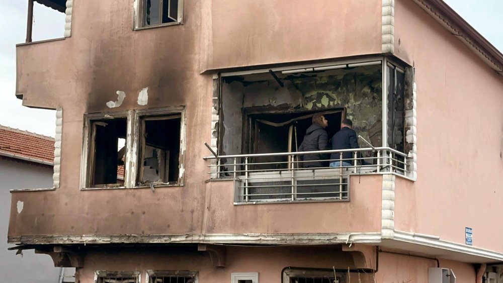 Marmaraereğlisi'ndeki 3 katlı evde yangın çıktı