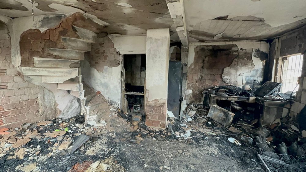 Marmaraereğlisi'ndeki 3 katlı evde yangın çıktı