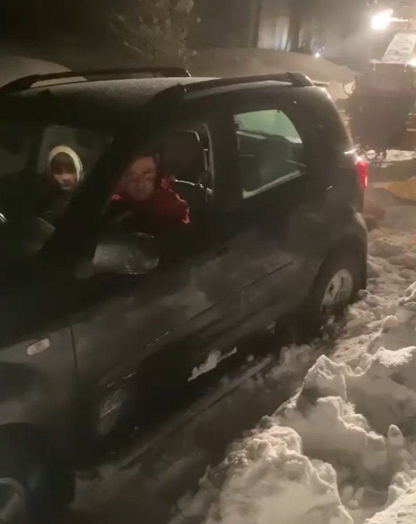 Bursa'da araçlar kar nedeniyle mahsur kaldı