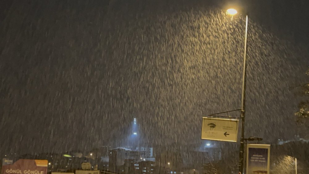 İstanbul'da kar ve dolu etkili oldu