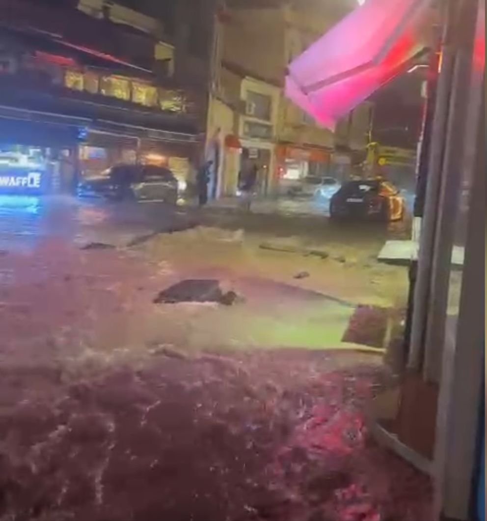 Ortaköy'de yollar sular altında kaldı