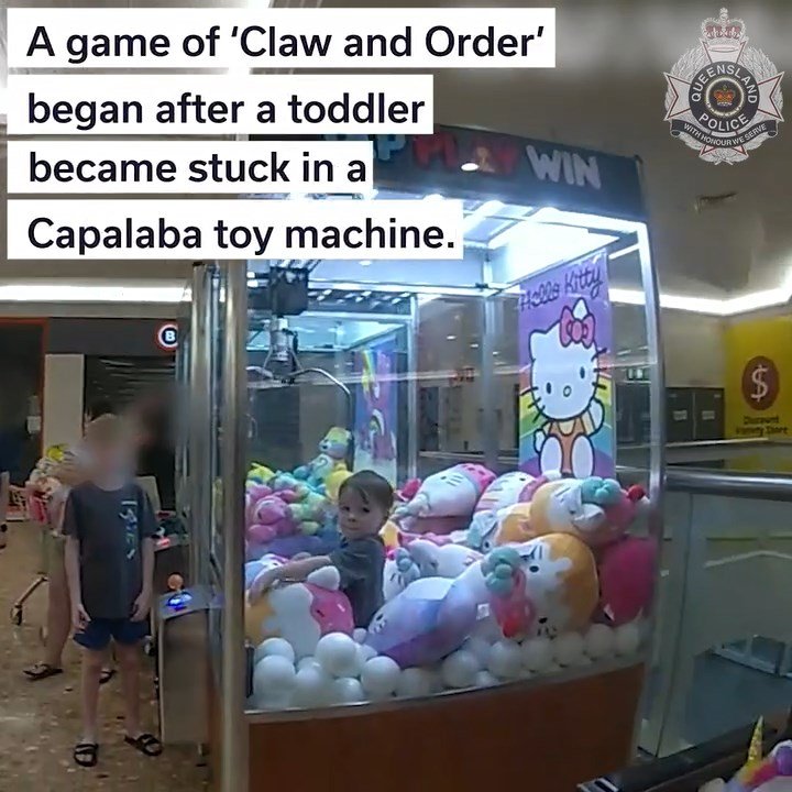 Oyuncak makinesinin içinde mahsur kalan çocuğu polis kurtardı!