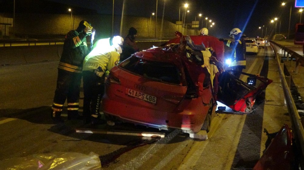 Gebze'de otomobil TIR'a arkadan çarptı, 1 kişi hayatını kaybetti