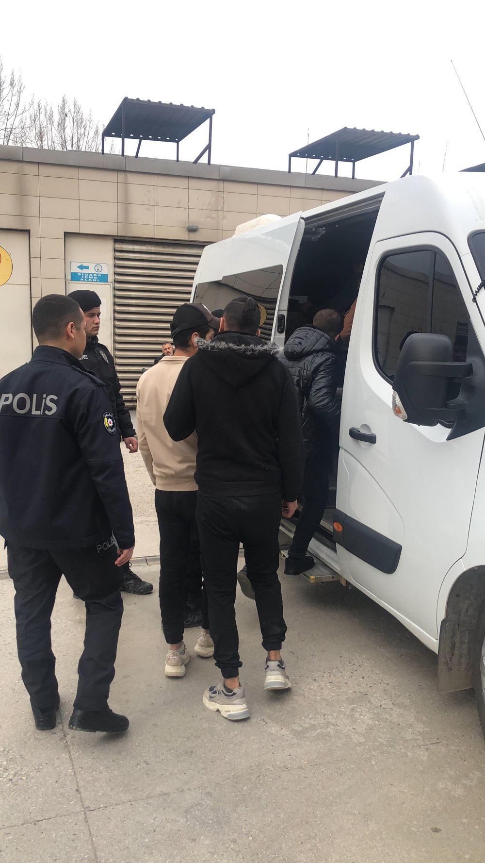 İnegöl'de 12 kaçak göçmen yakalandı