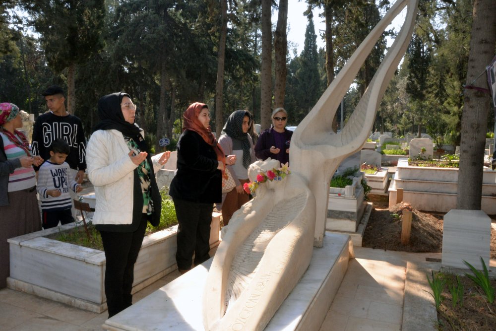 Özgecan Aslan, ölümünün 9. yıl dönümünde mezarı başında anıldı