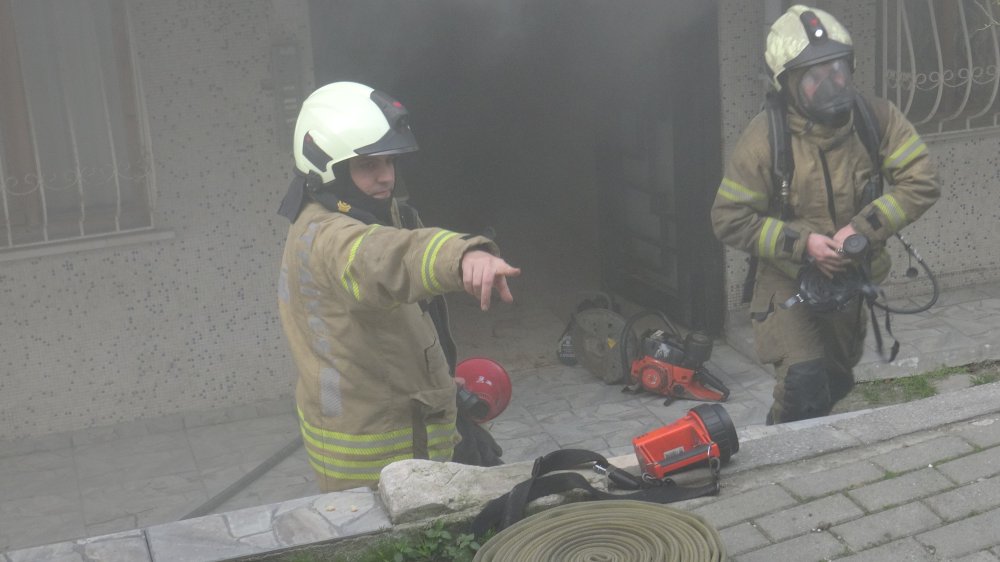 Avcılar'da 4 katlı binada çıkan yangında can pazarı: 19 kişi mahsur kaldı