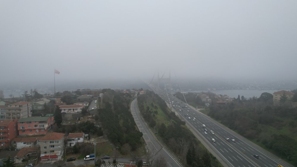 İstanbul'u kaplayan sis havadan görüntülendi