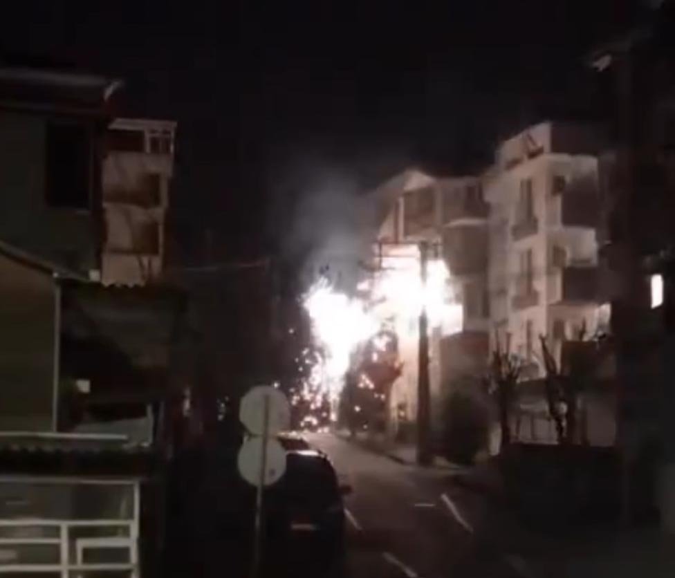 Trafo patladı, 10 sokak elektriksiz kaldı
