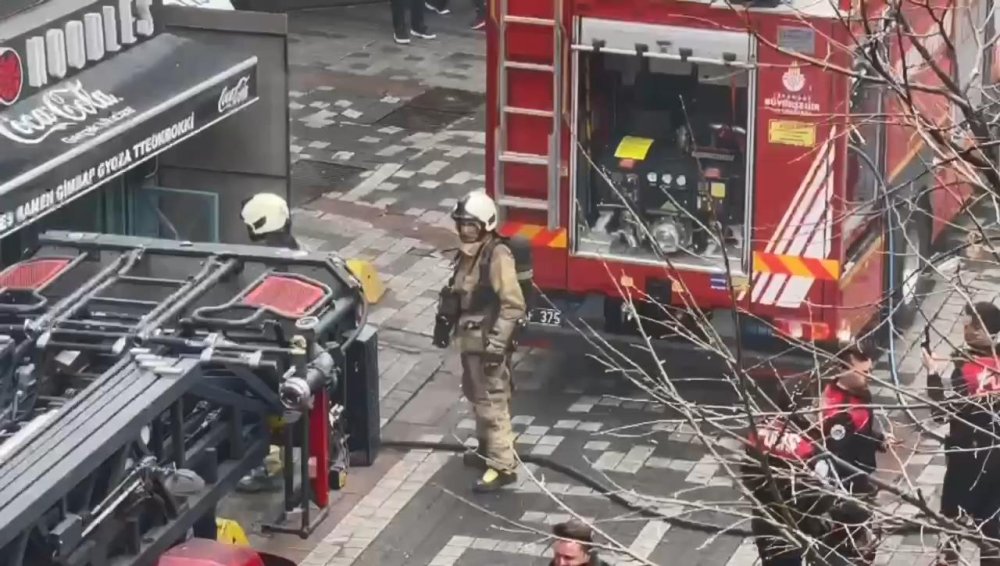 Kadıköy’deki iş yerinde yangın çıktı