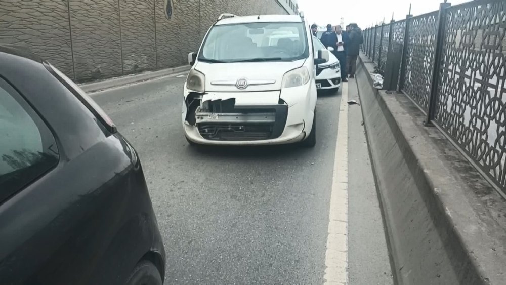 İstanbul'da zincirleme kaza: 5 araç birbirine girdi