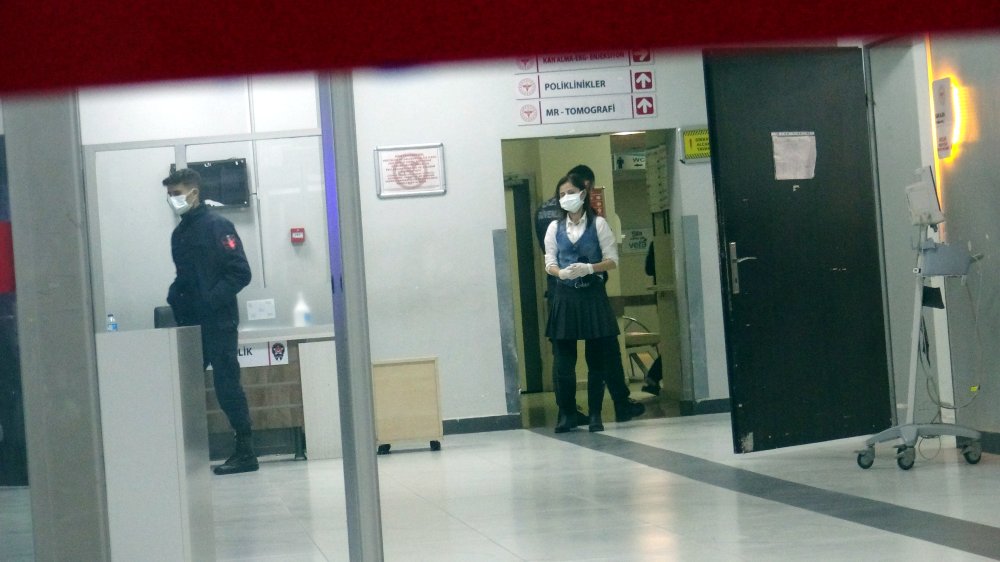 Devlet Hastanesi'nin acil servisi 'izole hastalar' nedeniyle kapatıldı