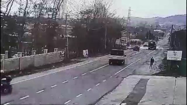 Otomobil, İETT otobüsüyle çarpıştı