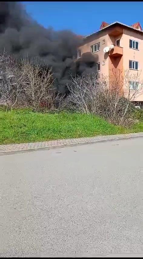 Ataşehir'deki tamirhanede yangın çıktı