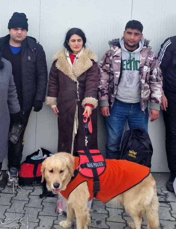 Görme kaybı olan göçmen, rehber köpeği ile kaçarken yakalandı