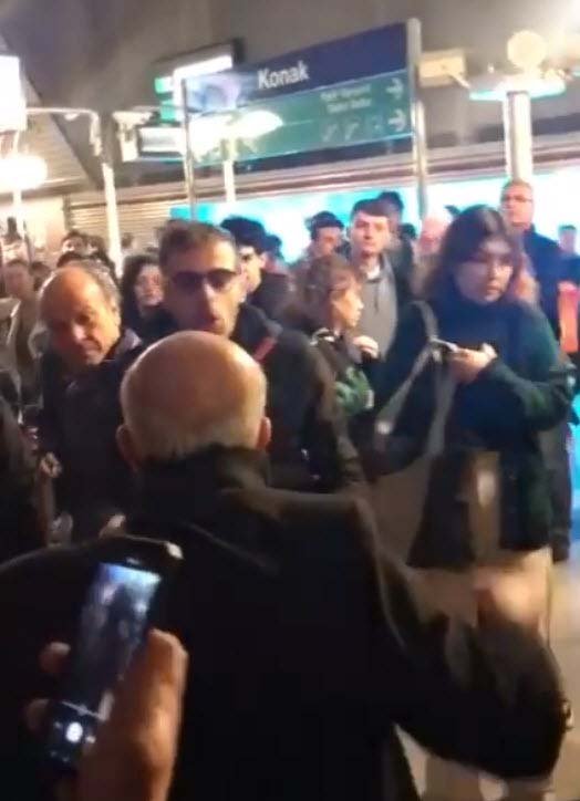 Metroda vatman kabinine tekmeli saldırı