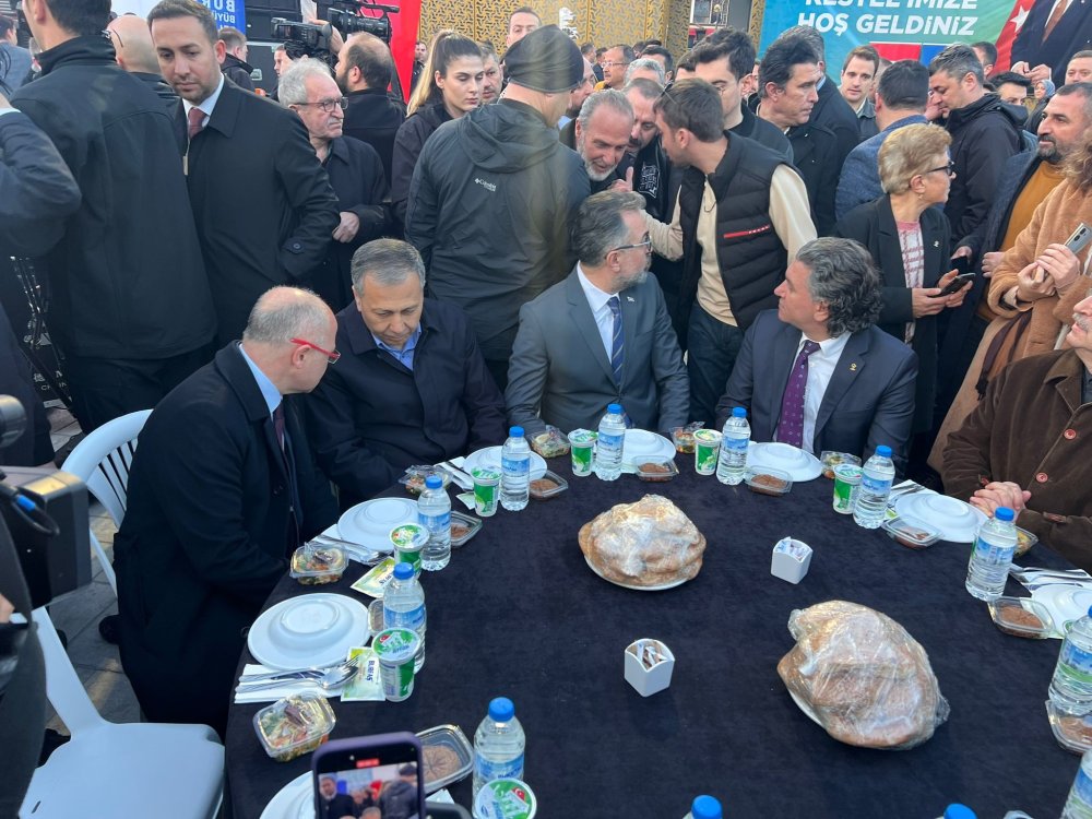 İçişleri Bakanı Yerlikaya Bursa'da iftar yemeğine katıldı