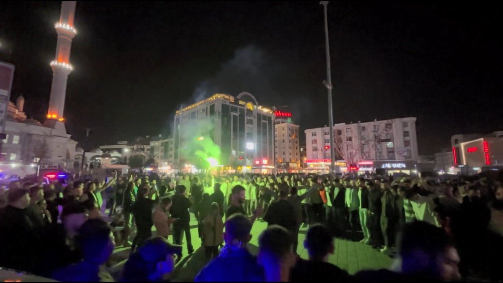 CHP'liler İstanbul'da seçim kutlamasında