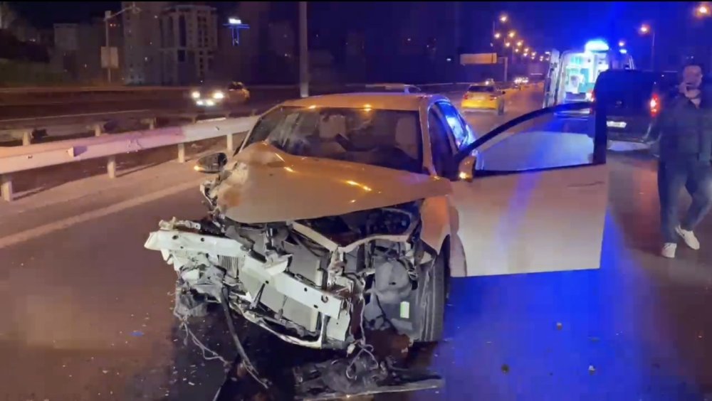 Ataşehir TEM Otoyolu'nda trafik kazası meydana geldi