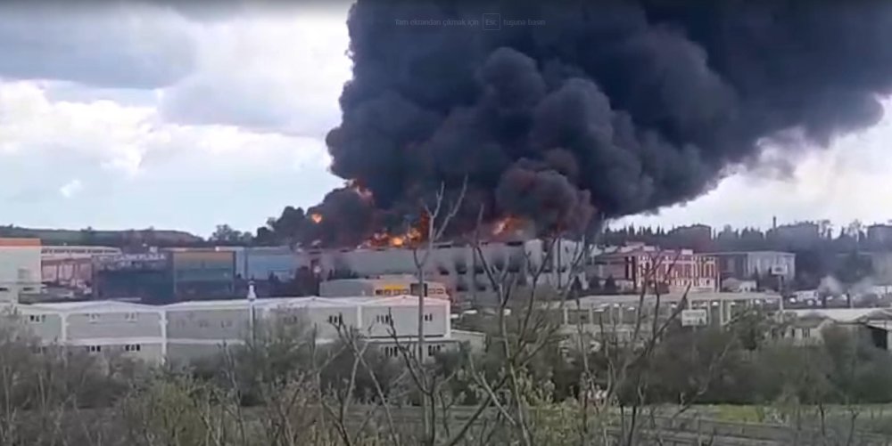 Tekirdağ'da fabrikada büyük yangın: Alevler her yeri sardı, zaman zaman patlamalar yaşanıyor
