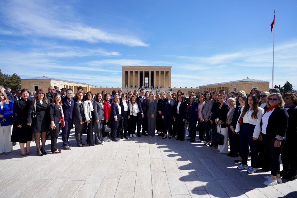 Ekrem İmamoğlu 26 ilçe başkanıyla birlikte Anıtkabir'e ziyaret etti
