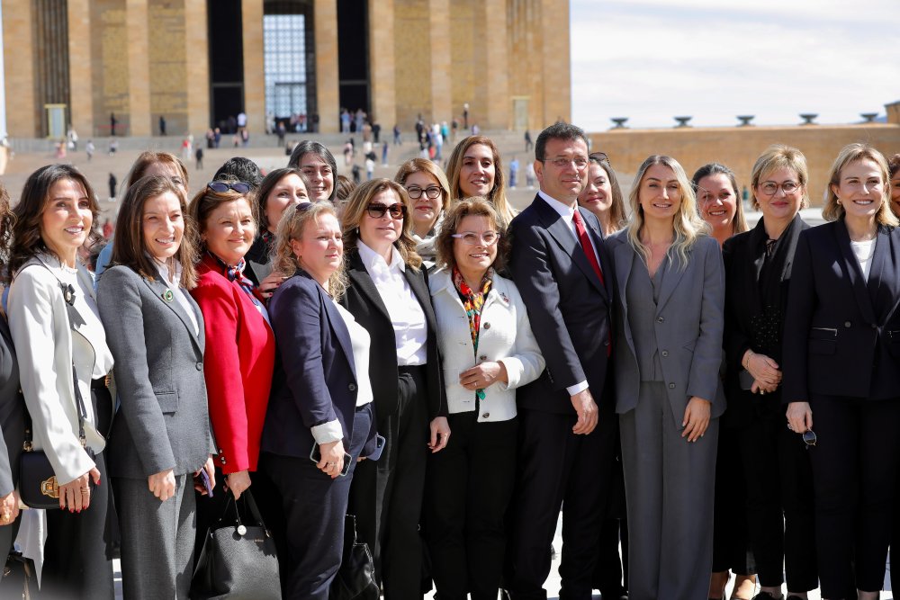 Ekrem İmamoğlu 26 ilçe başkanıyla birlikte Anıtkabir'e ziyaret etti