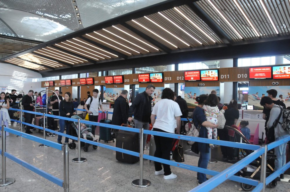 İstanbul Havalimanı'nda bayram tatili yoğunluğu: Kontrol noktalarında kuyruk oluştu