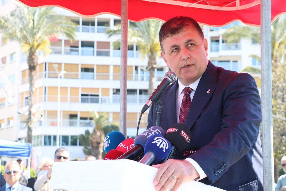 İzmir Büyükşehir Belediyesi'nde devir teslim: Cemil Tugay, Tunç Soyer'den görevi devraldı