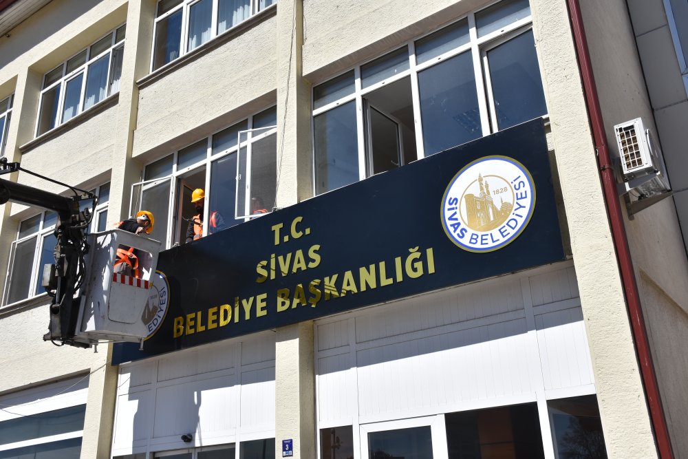 Sivas Belediyesi’nin tabelasına 'T.C.' ibaresi eklendi: 'Bu sadece isim değişikliği değil'