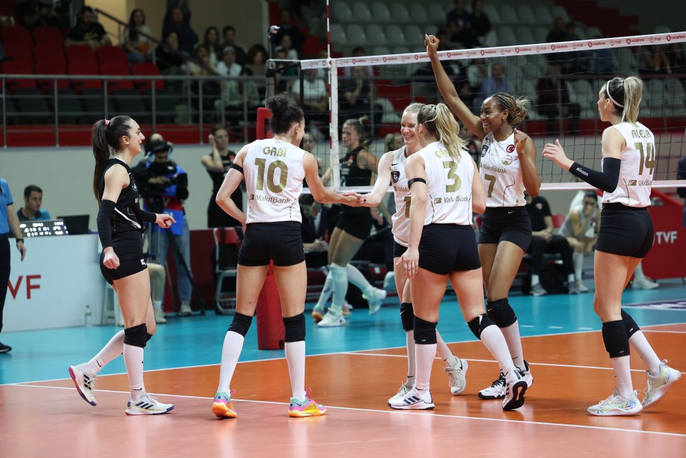 Vakıfbank 3.'lük yolunda set vermedi!