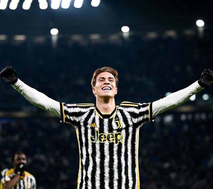Juventus 10 numarayı "Yıldız"a teslim ediyor