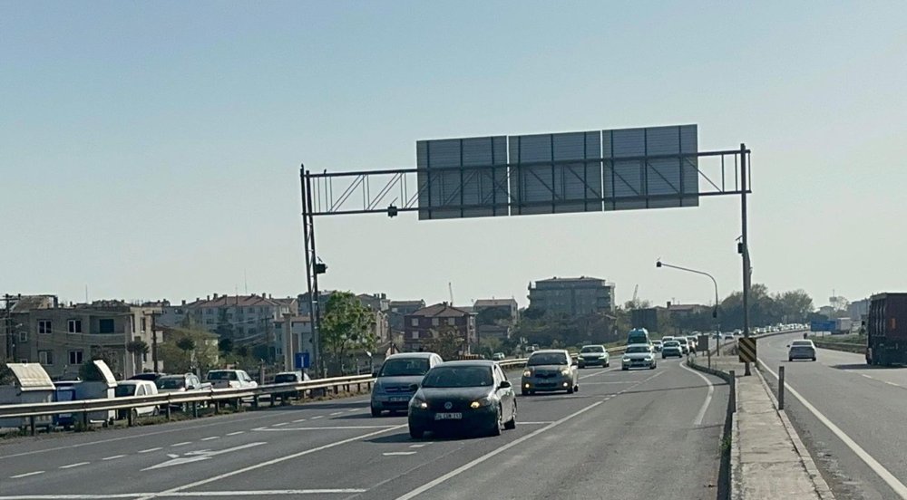 Bayramın son gününde İstanbul'a dönüş trafiği: Uzun araç kuyrukları oluştu