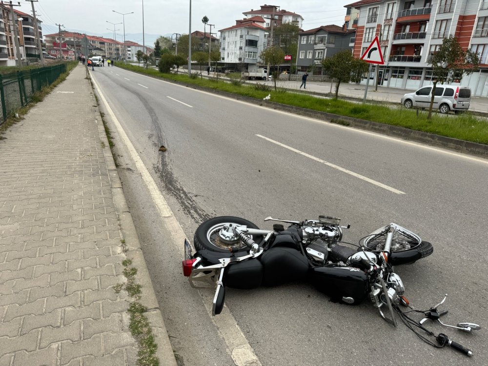 Feci kaza: Metrelerce sürüklenen motosikletli genç hayatını kaybetti