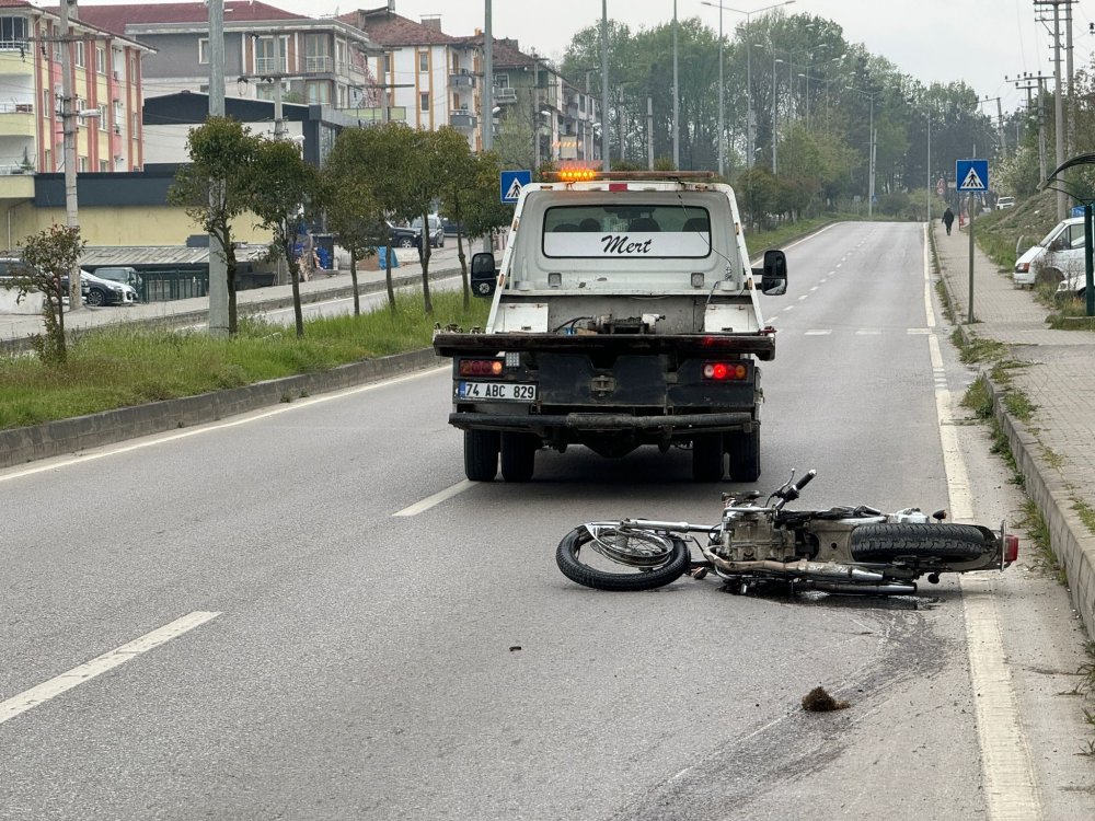 Feci kaza: Metrelerce sürüklenen motosikletli genç hayatını kaybetti