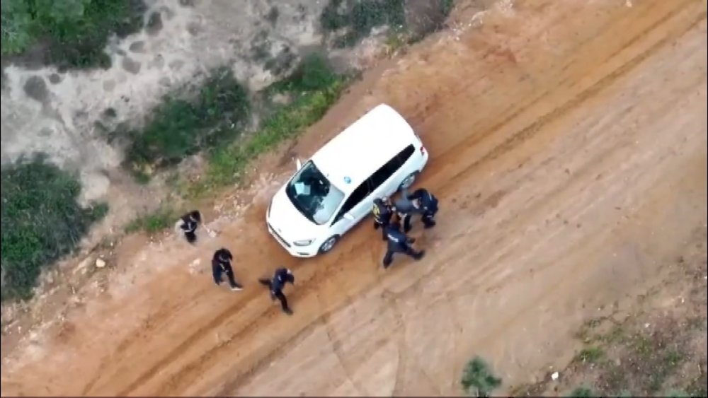 Drone tespit etti: Toprağa gömülmüş kilolarca uyuşturucu ele geçirildi