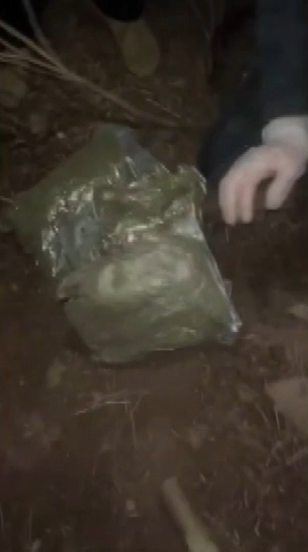 Drone tespit etti: Toprağa gömülmüş kilolarca uyuşturucu ele geçirildi