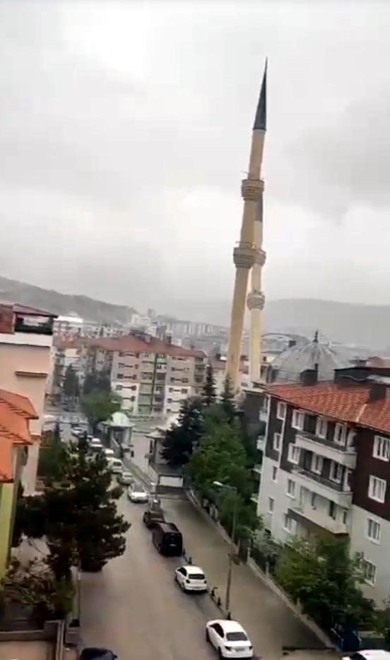 Çankırı'yı fırtına vurdu: Minare yıkıldı, çatılar uçtu