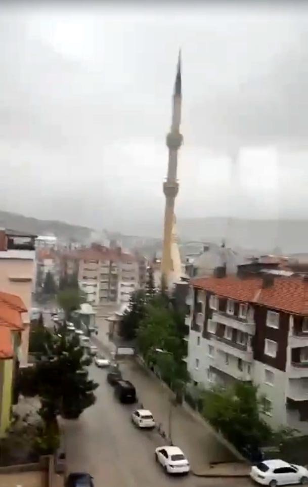 Çankırı'yı fırtına vurdu: Minare yıkıldı, çatılar uçtu