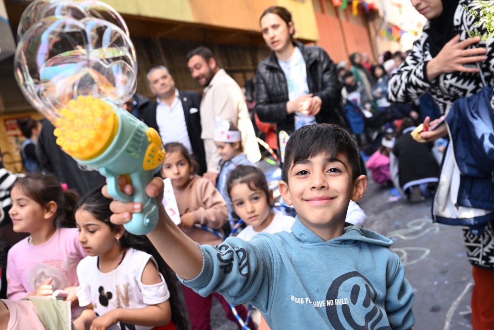 Şişli'de trafiğe kapatılan sokaklar çocuklara oyun alanı oldu