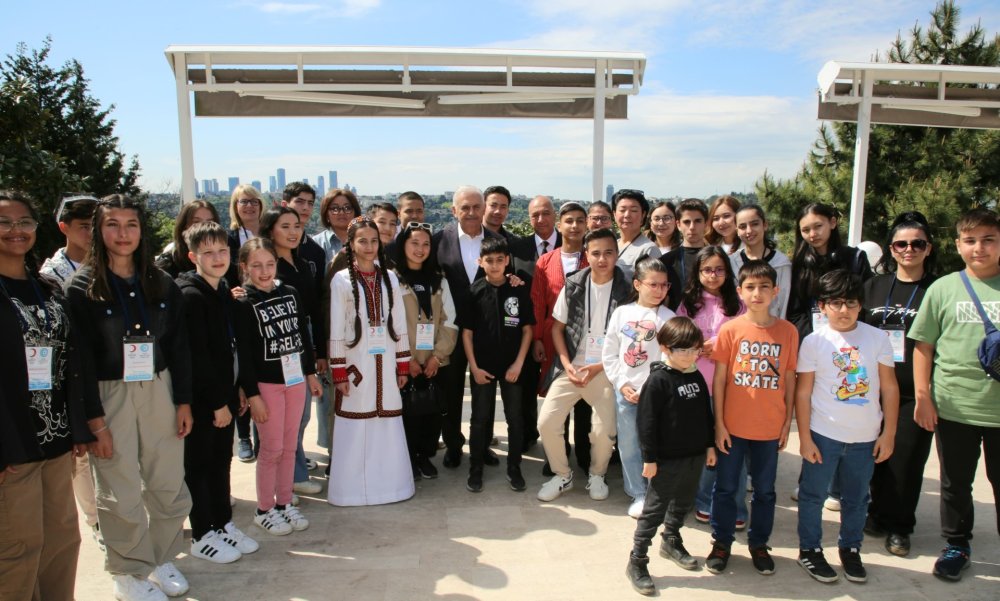 Türk dünyasından çocuklar Binali Yıldırım ile İstanbul'da buluştu