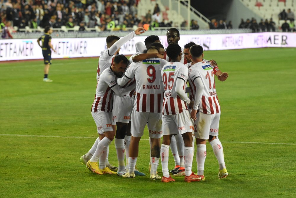 Sivasspor - Fenerbahçe maçı beraberlikle sonuçlandı