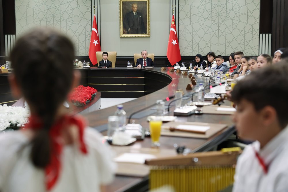 Cumhurbaşkanı Erdoğan Külliye'de çocuklarla bir araya geldi