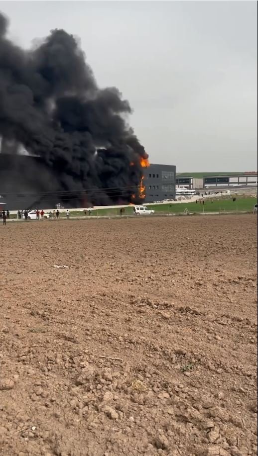 Ankara'da fabrika yangını: Dumanlar gökyüzünü kapladı