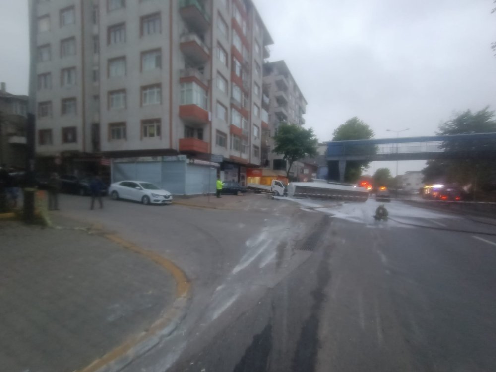 Kocaeli'de kaza sonrası patlama riski: Kara yolu ulaşıma kapatıldı, evler tahliye edildi