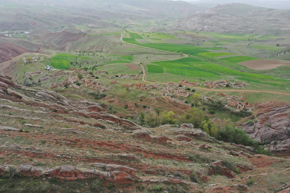 400 yıllık terk edilmiş köyde 'airsoft'